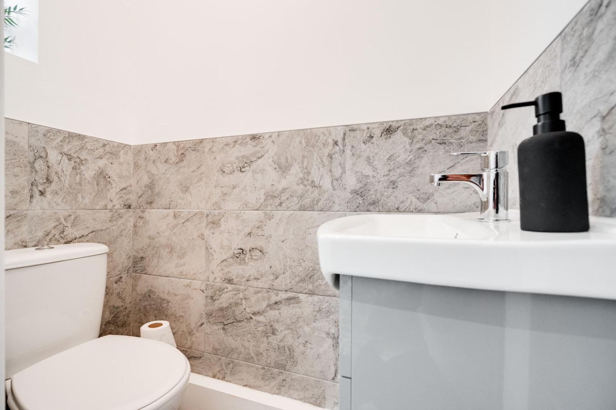 Villa Shawe House - 10 Minute Mcr Airport - Free Parking Wythenshawe Zimmer foto